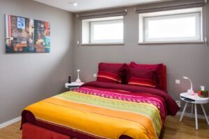 Chambre rouge / Red bedroom